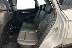 valkoinen Skoda Karoq 2021 kuva 10.