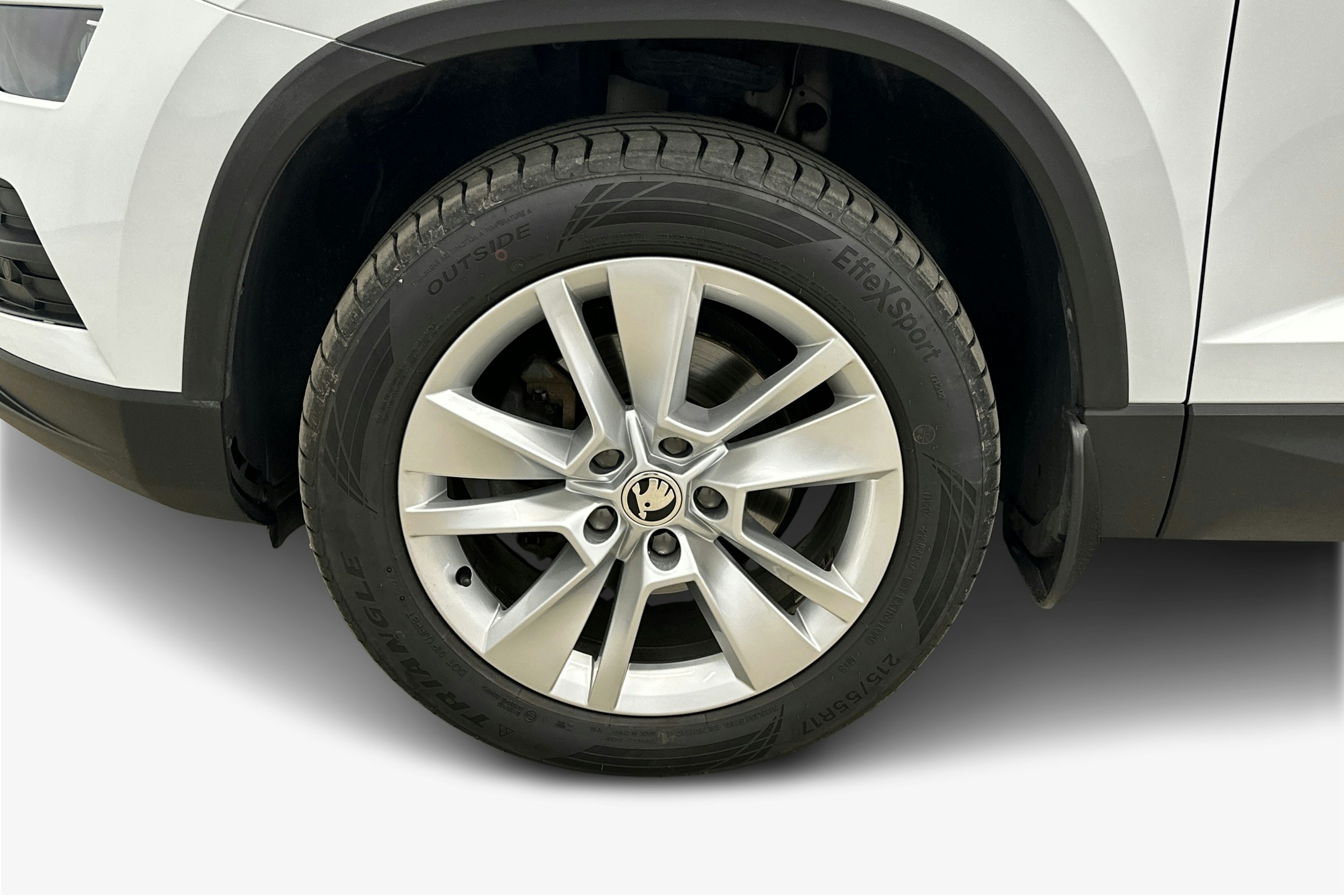 valkoinen Skoda Karoq 2021 kuva 11.