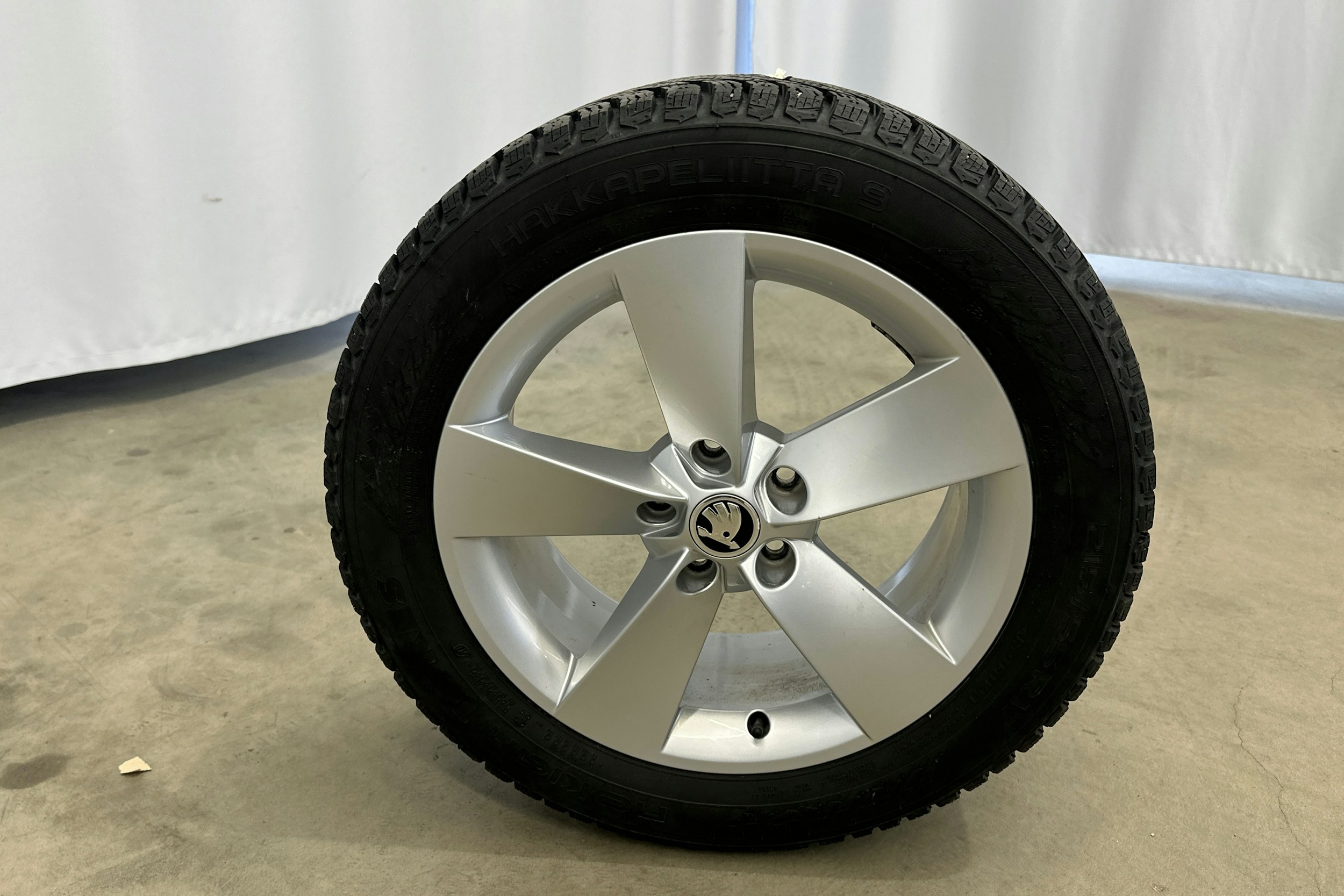 valkoinen Skoda Karoq 2021 kuva 13.