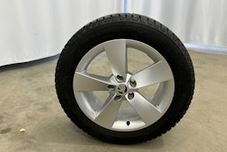 valkoinen Skoda Karoq 2021 kuva 13.