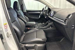 valkoinen Skoda Karoq 2021 kuva 14.