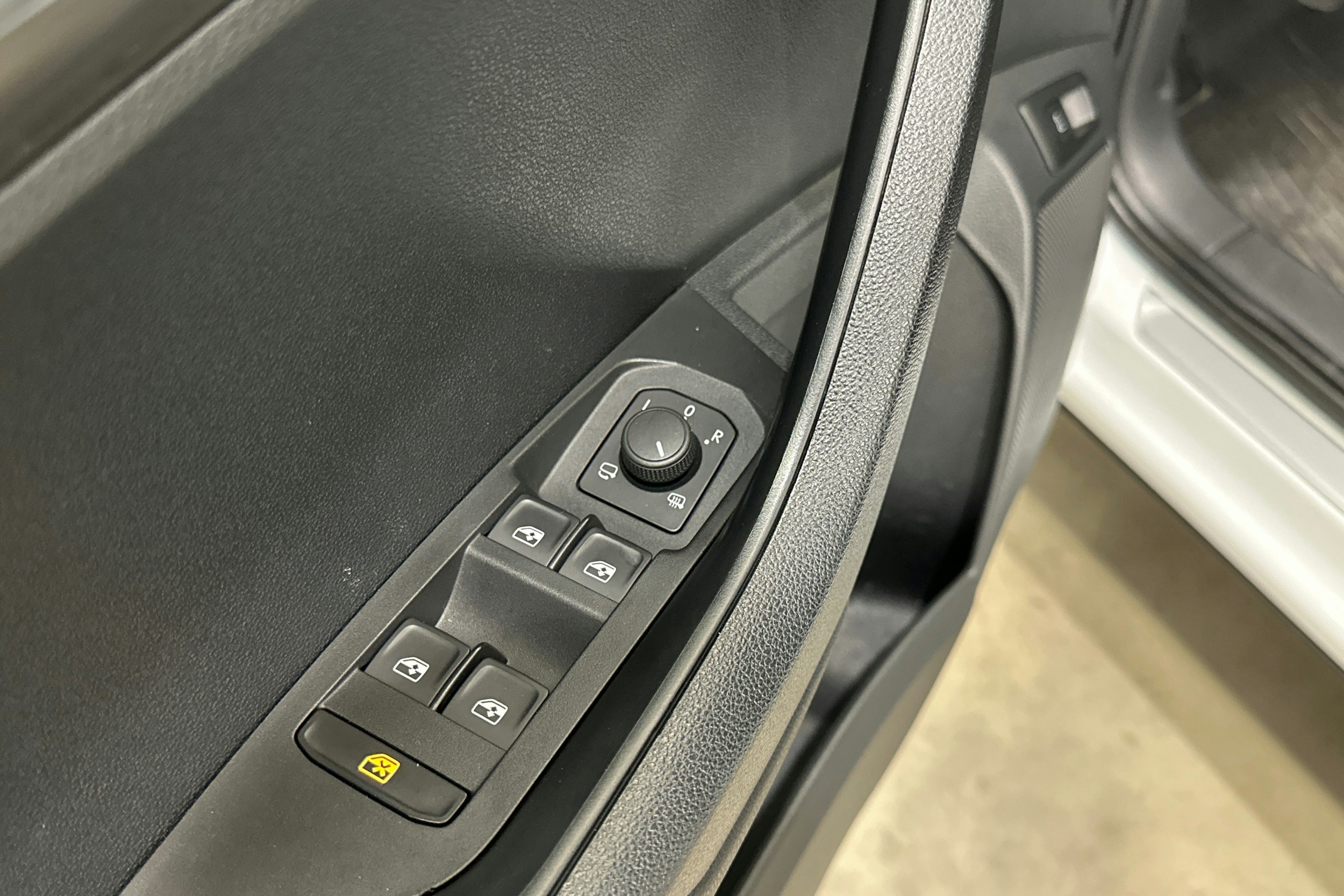 valkoinen Skoda Karoq 2021 kuva 16.