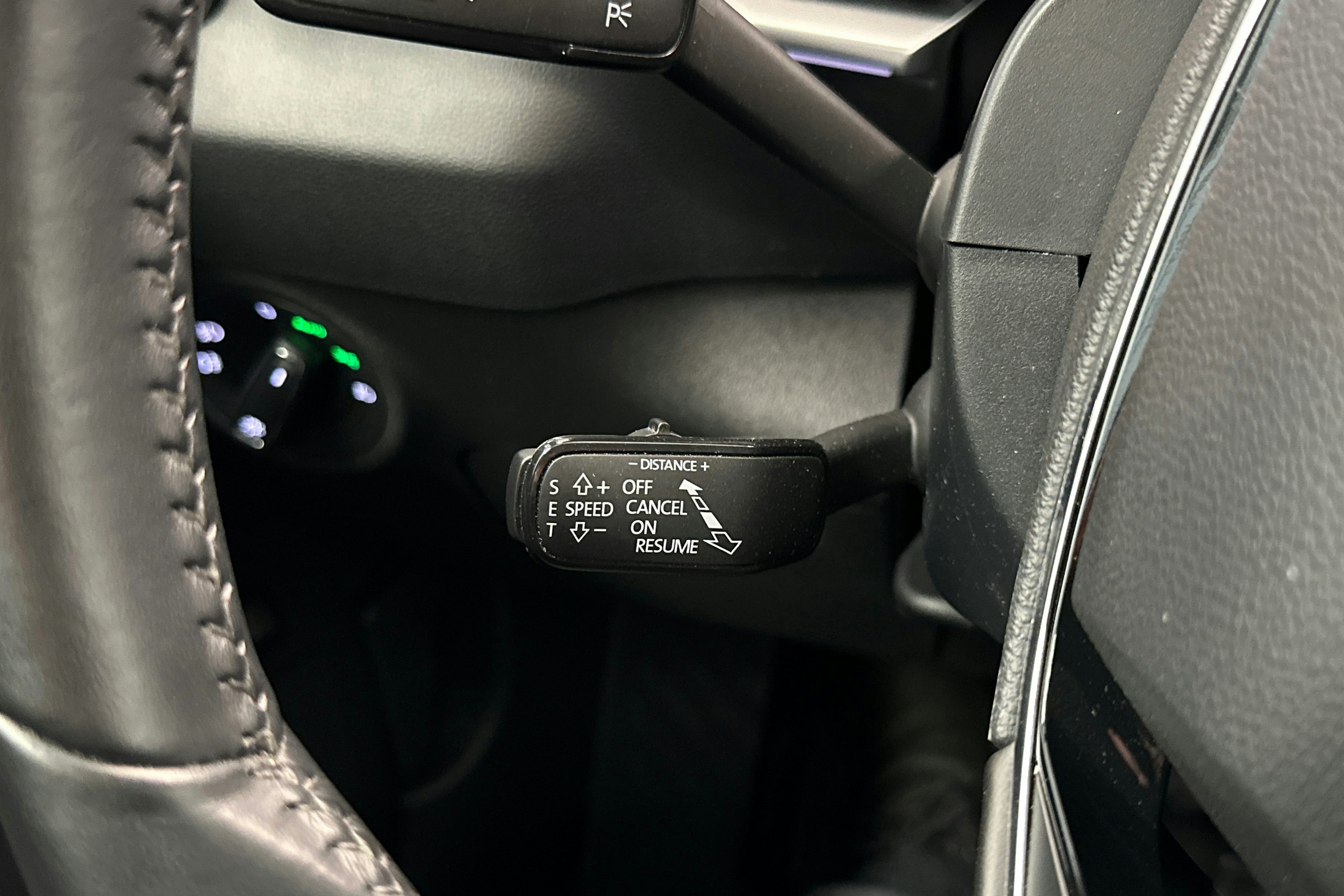 valkoinen Skoda Karoq 2021 kuva 20.