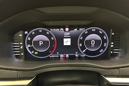 valkoinen Skoda Karoq 2021 kuva 21.