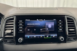 valkoinen Skoda Karoq 2021 kuva 25.