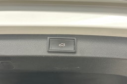 valkoinen Skoda Karoq 2021 kuva 31.