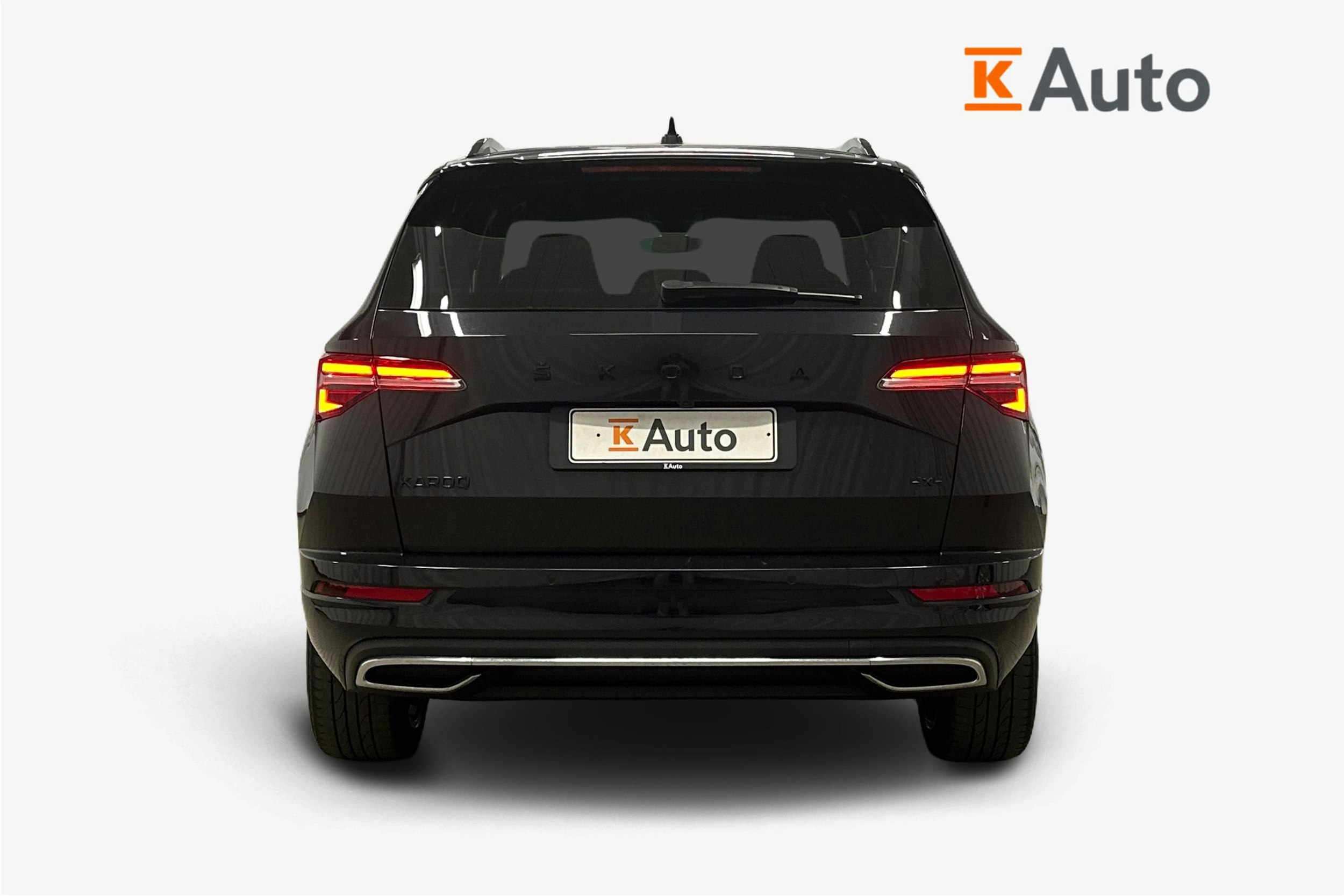 musta Skoda Karoq 2022 kuva 3.