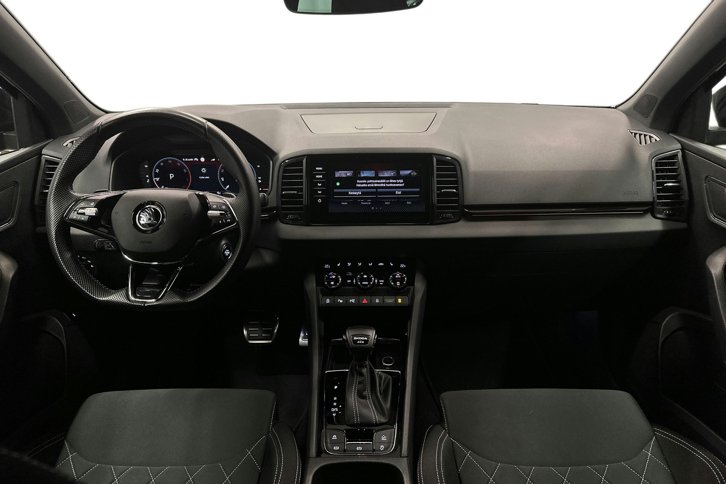 musta Skoda Karoq 2022 kuva 9.