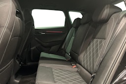 musta Skoda Karoq 2022 kuva 10.