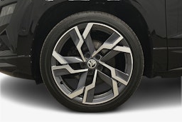 musta Skoda Karoq 2022 kuva 11.