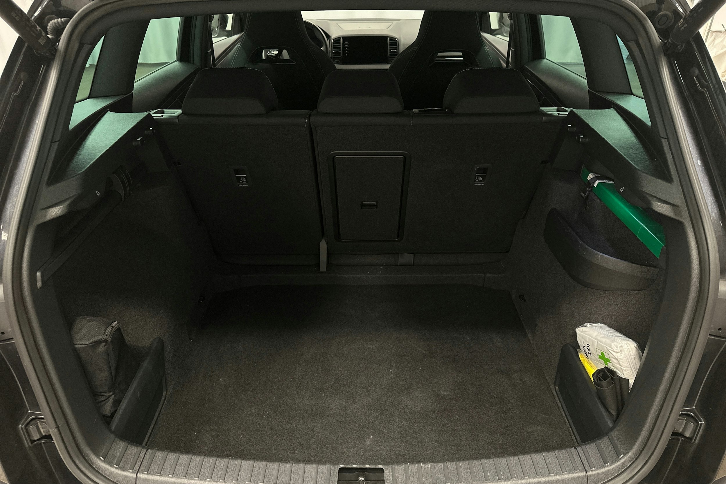 musta Skoda Karoq 2022 kuva 14.