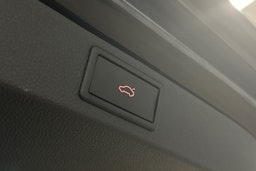musta Skoda Karoq 2022 kuva 15.
