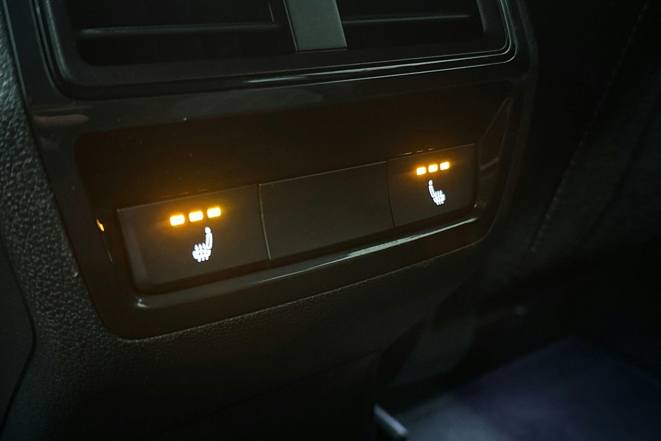 musta Skoda Karoq 2022 kuva 17.