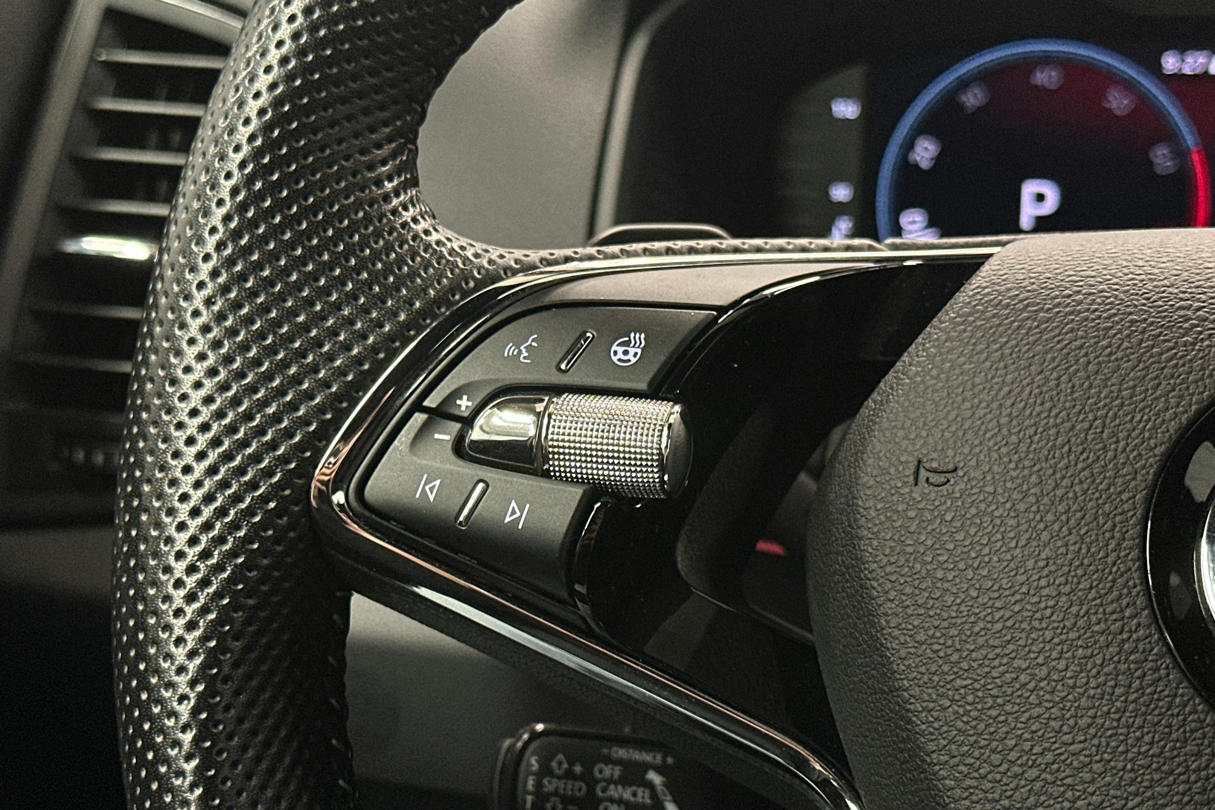 musta Skoda Karoq 2022 kuva 20.