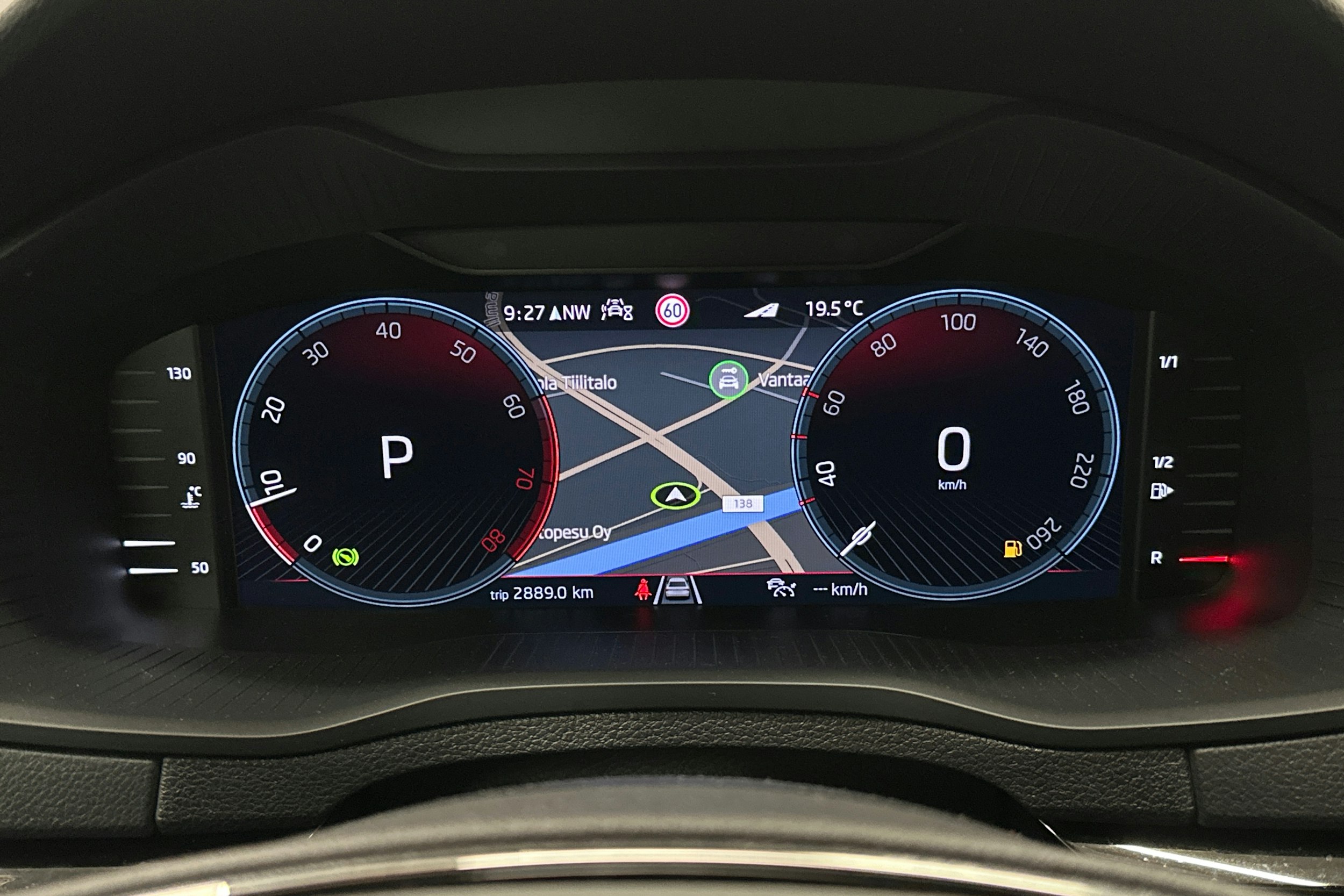 musta Skoda Karoq 2022 kuva 23.