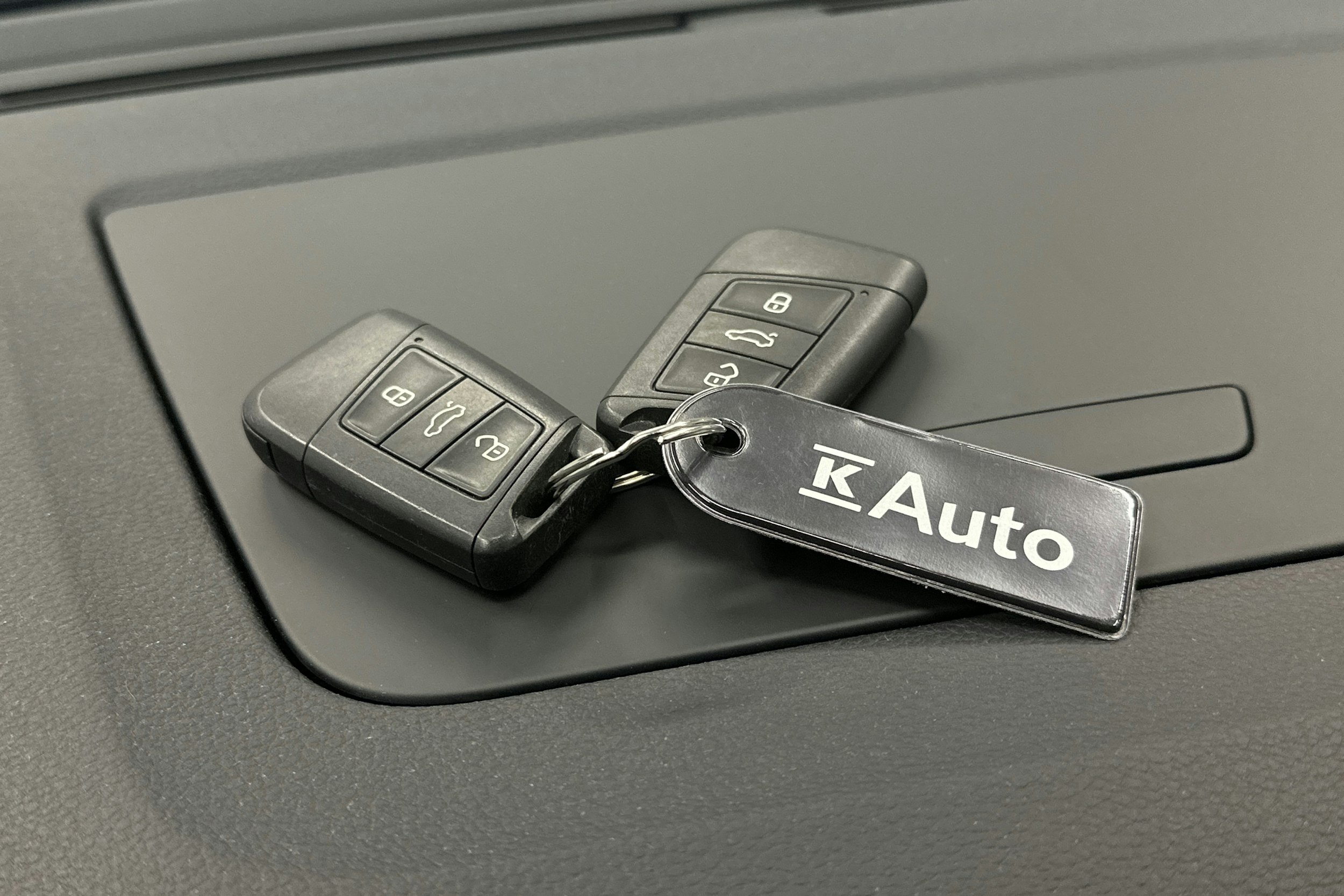musta Skoda Karoq 2022 kuva 32.