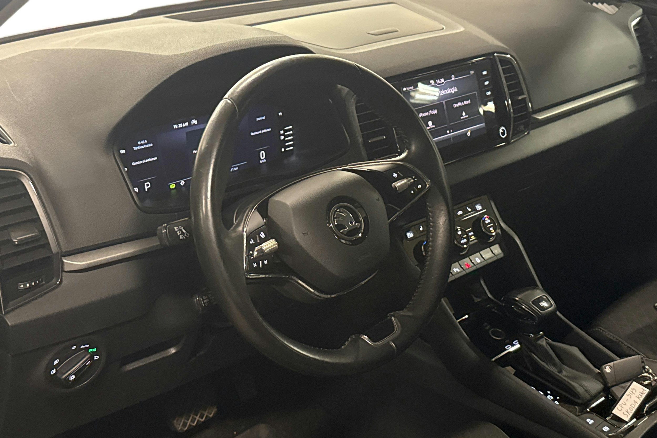 sininen Skoda Karoq 2022 kuva 3.