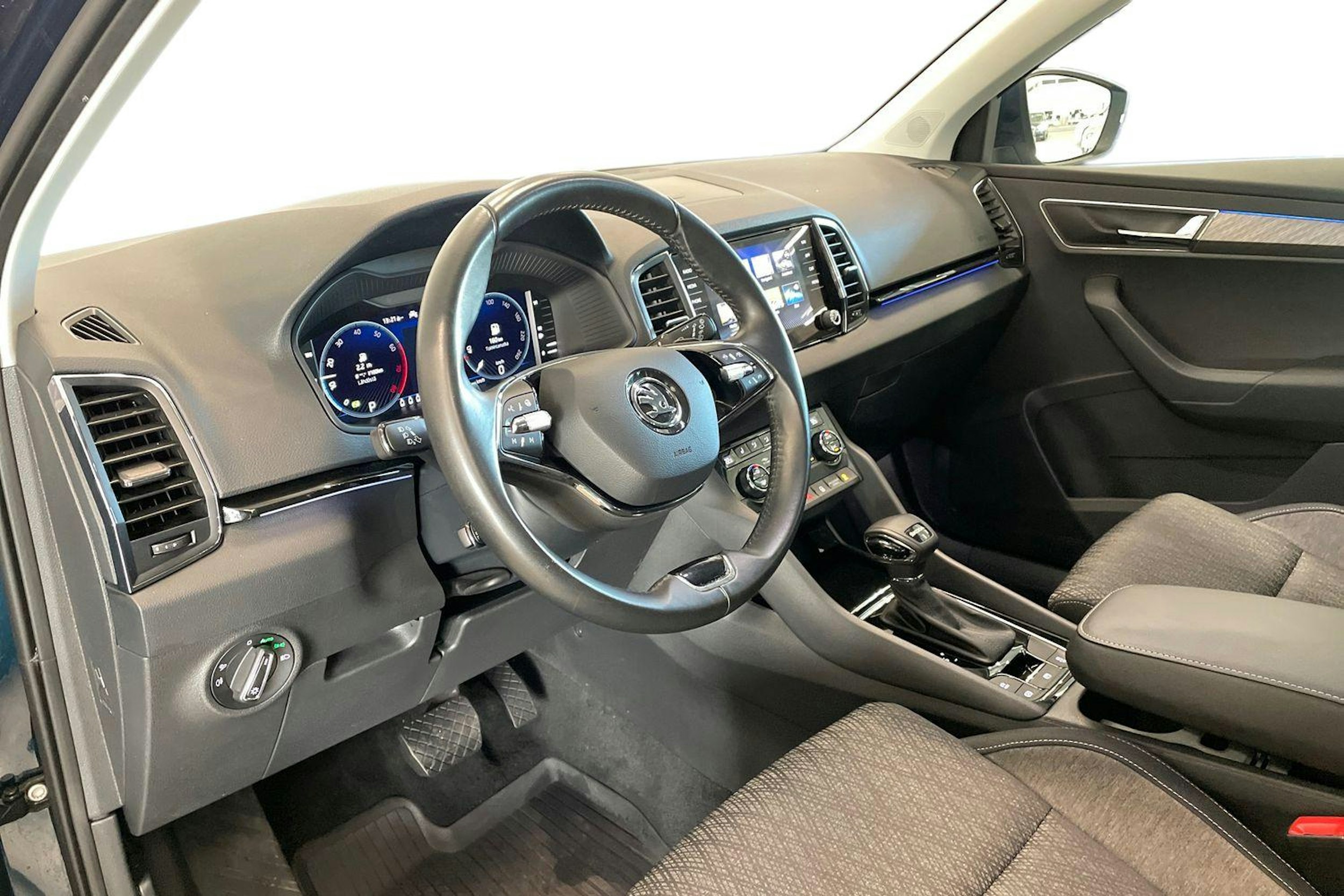 met. sininen Skoda Karoq 2022 kuva 7.