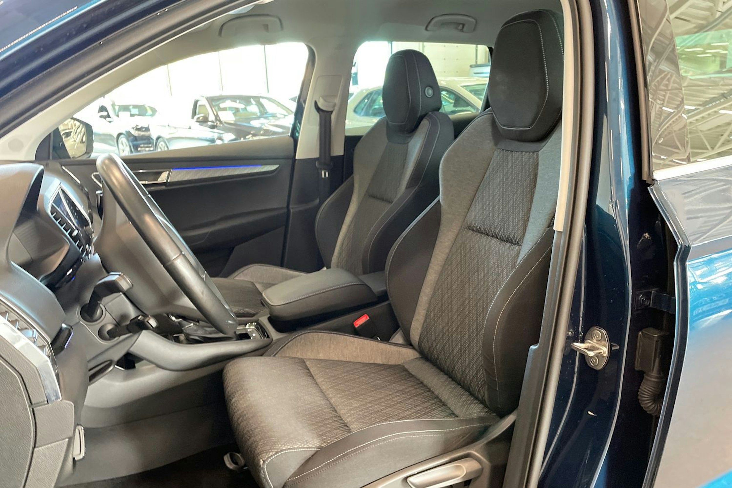 met. sininen Skoda Karoq 2022 kuva 14.