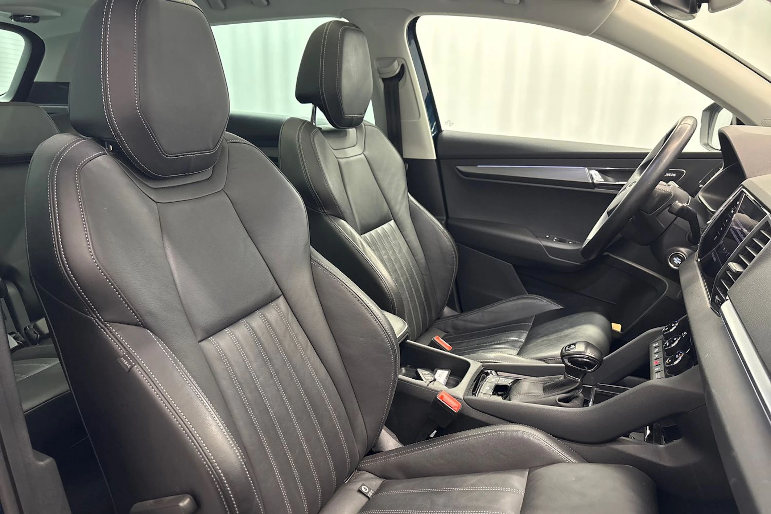 sininen Skoda Karoq 2022 kuva 11.