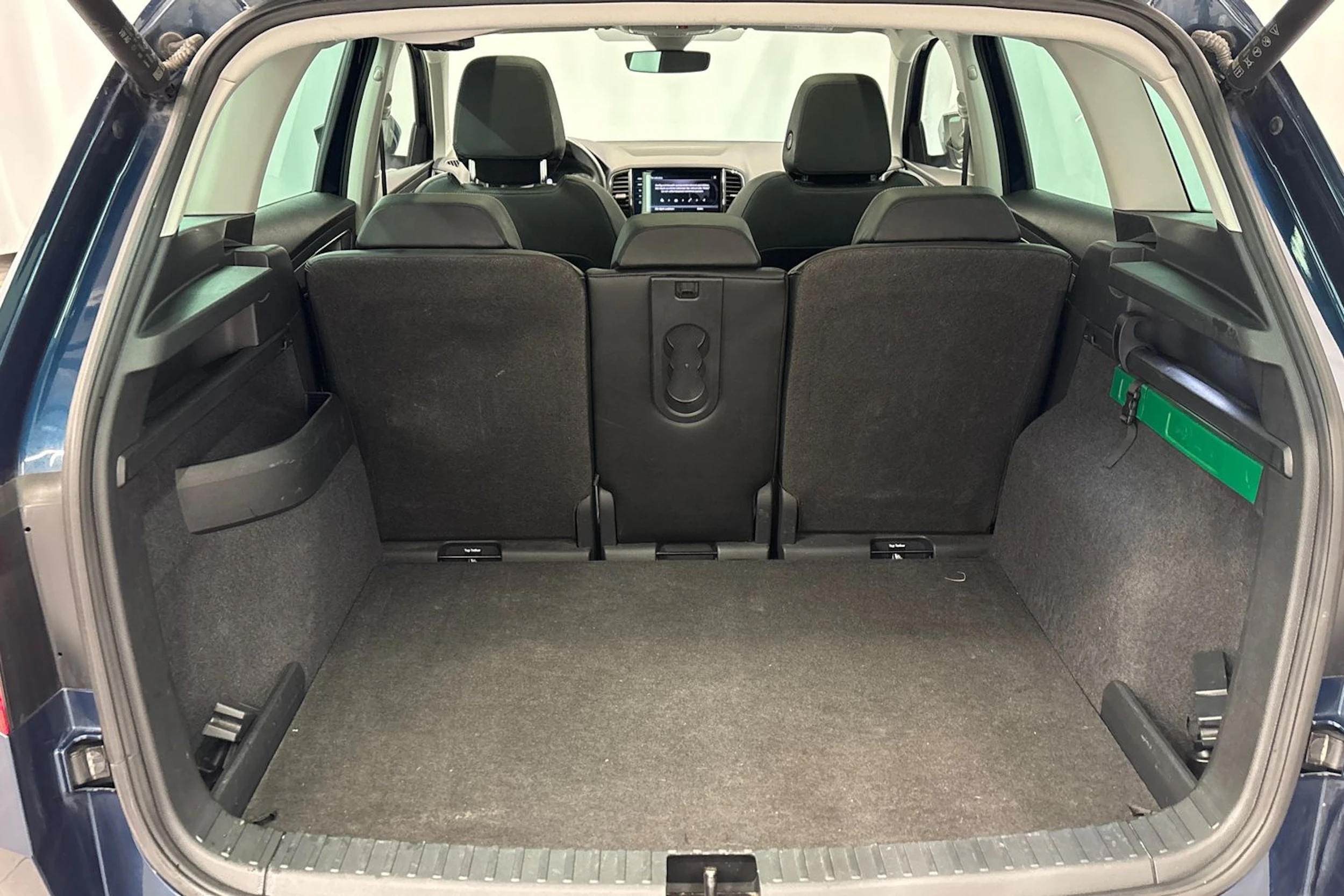 sininen Skoda Karoq 2022 kuva 12.
