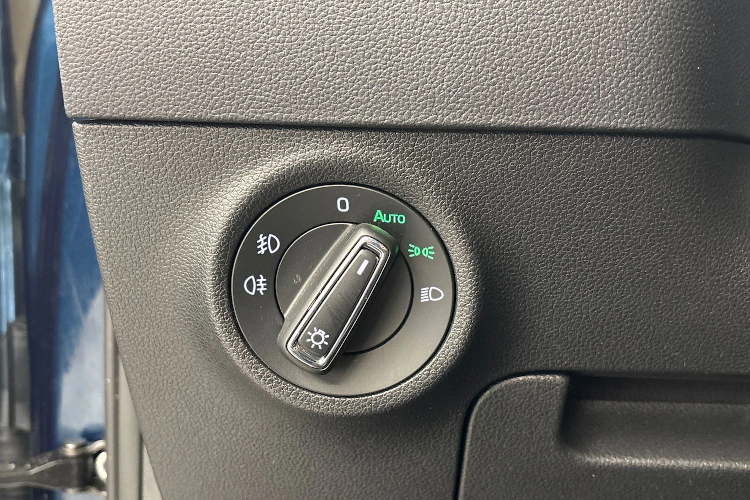 sininen Skoda Karoq 2022 kuva 18.