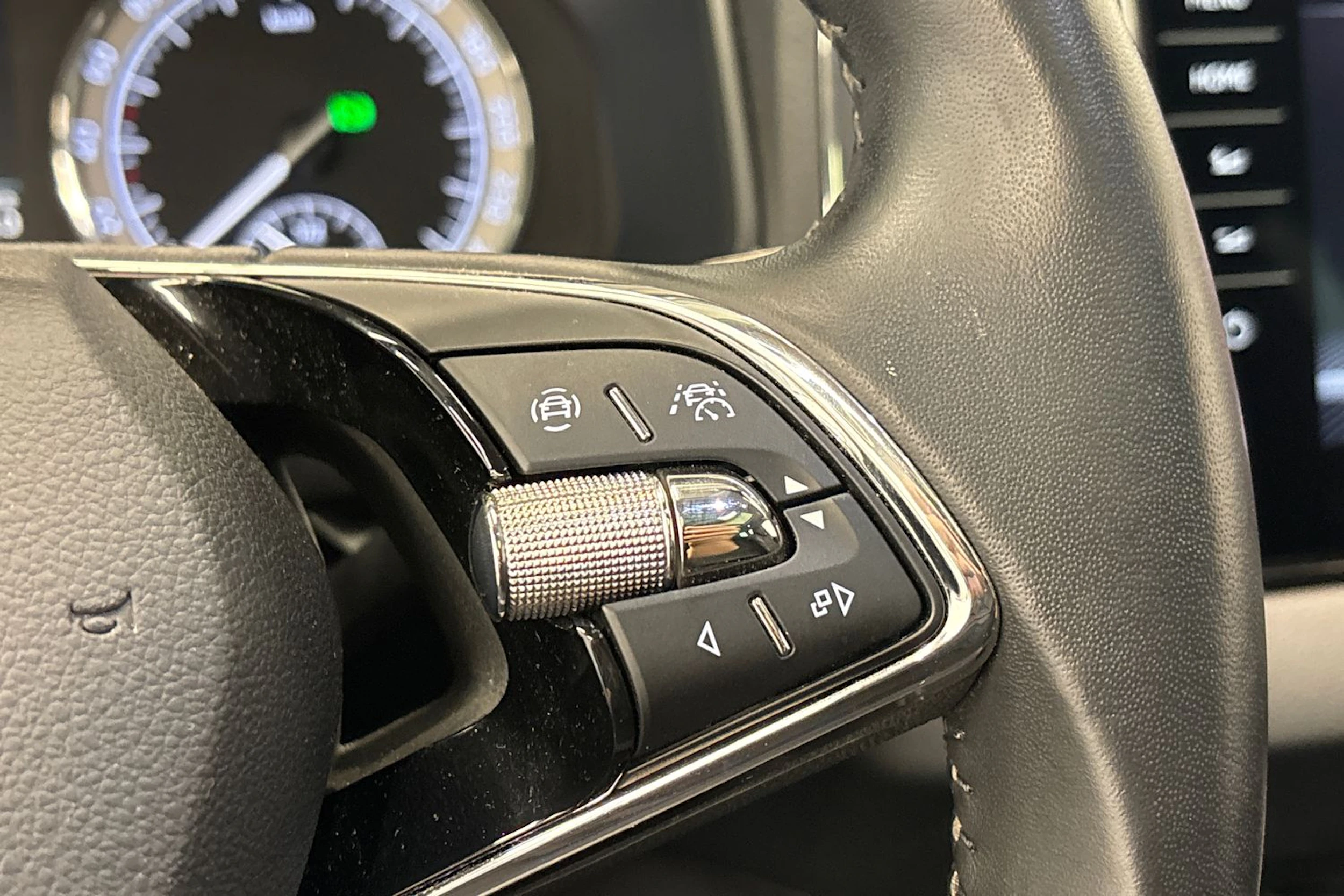 sininen Skoda Karoq 2022 kuva 20.