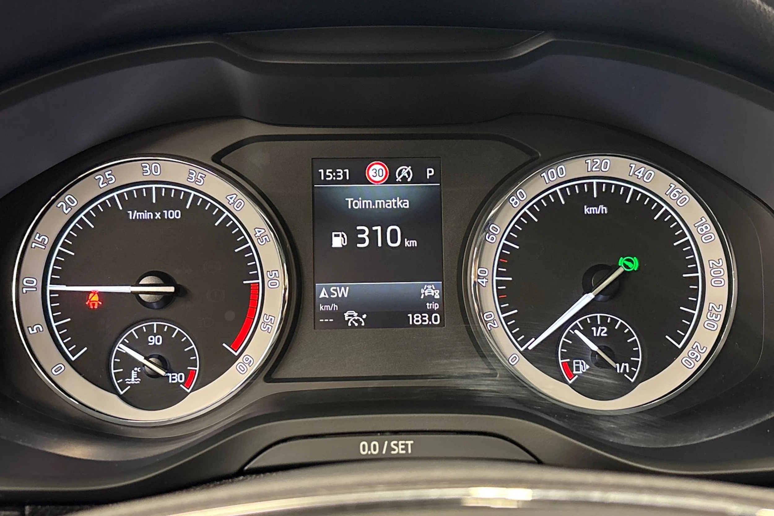 sininen Skoda Karoq 2022 kuva 22.