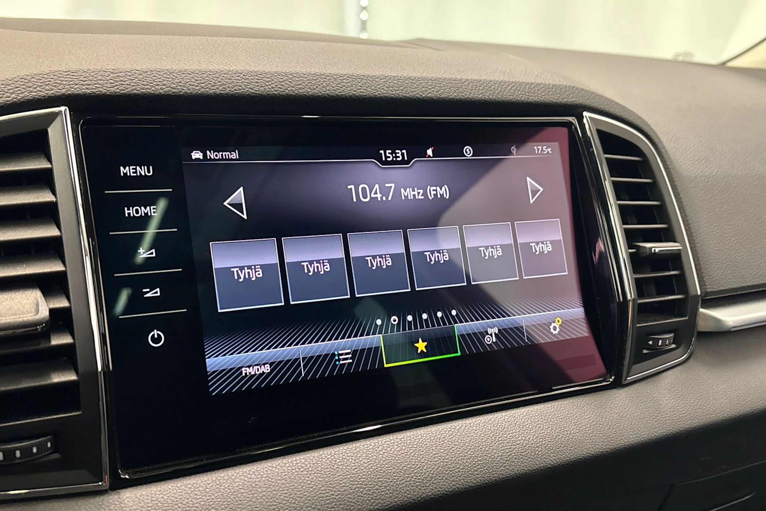 sininen Skoda Karoq 2022 kuva 23.