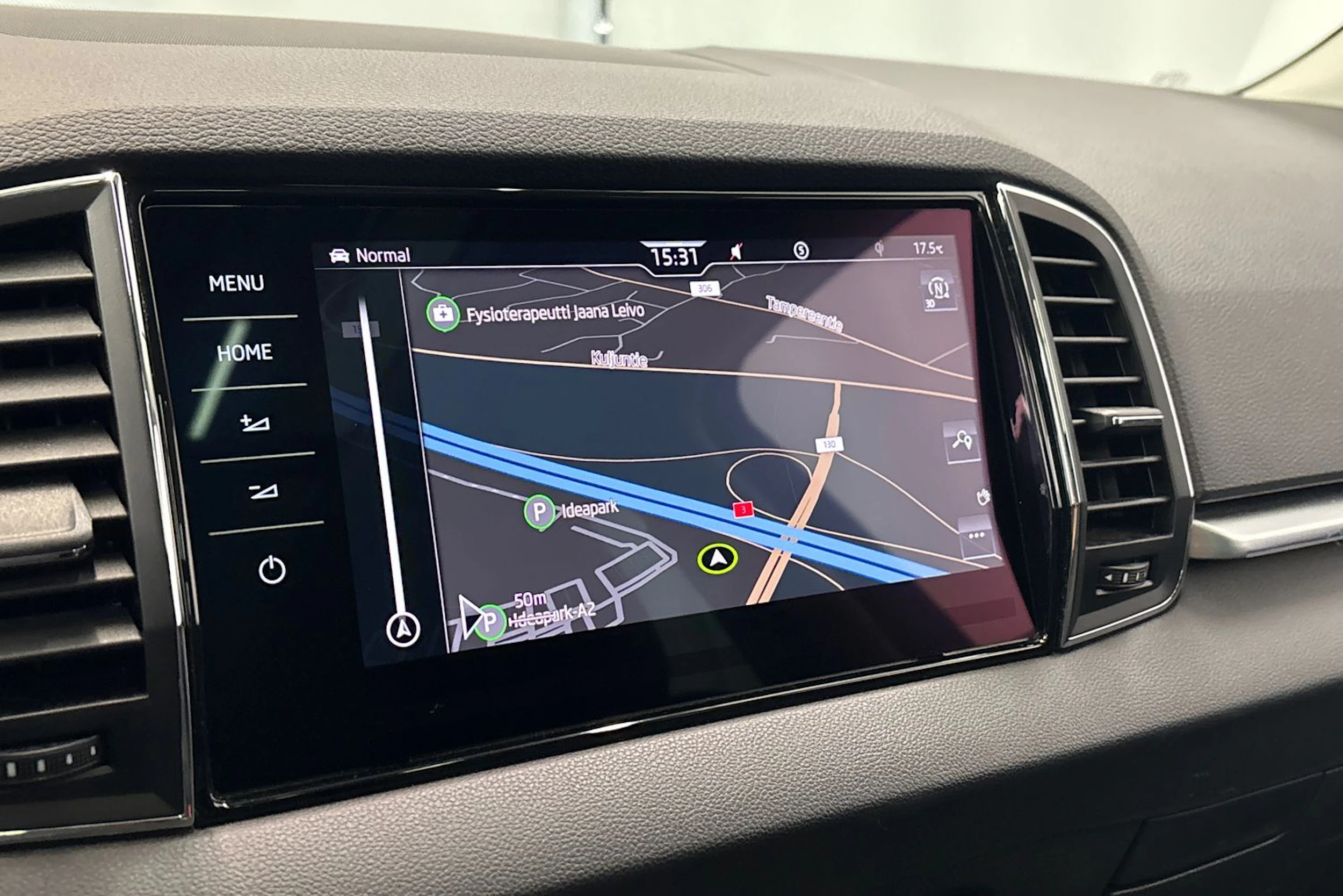sininen Skoda Karoq 2022 kuva 24.