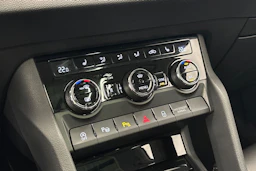 sininen Skoda Karoq 2022 kuva 28.