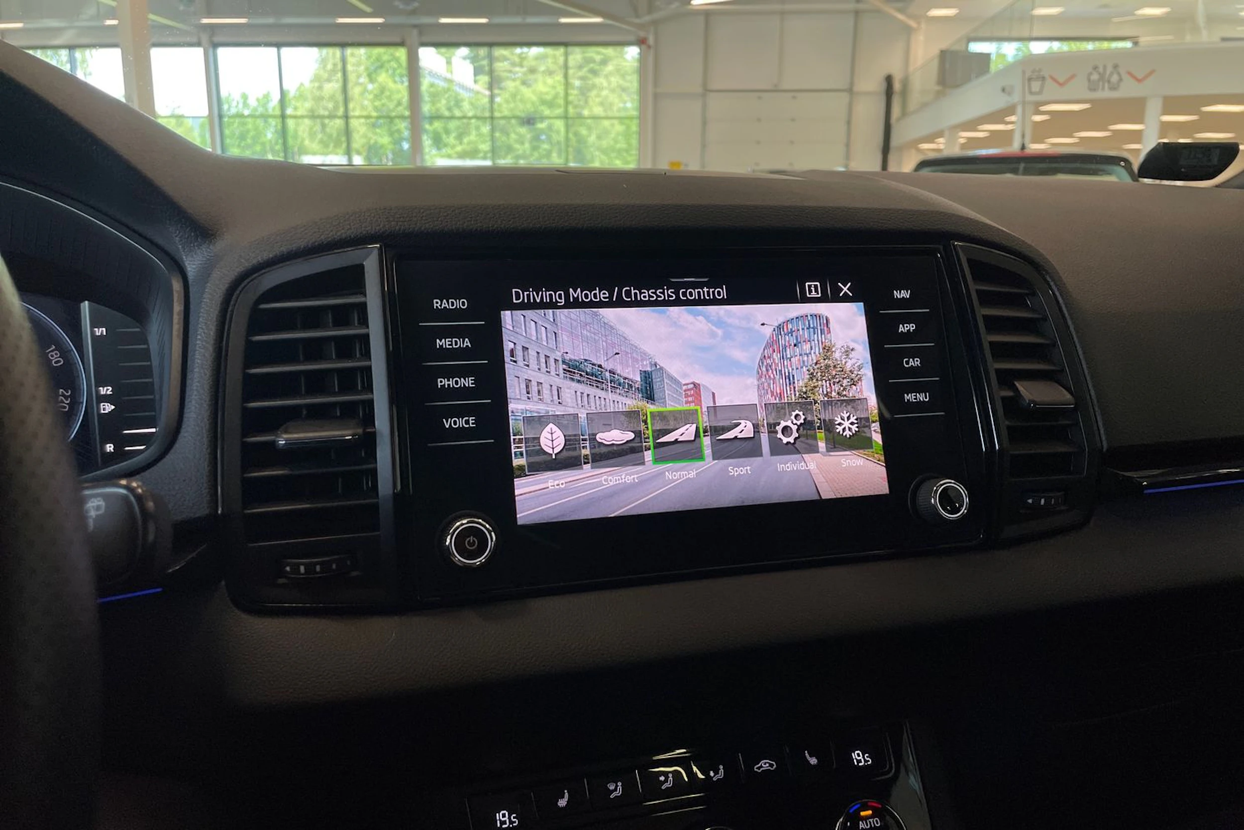 met. sininen Skoda Karoq 2022 kuva 28.