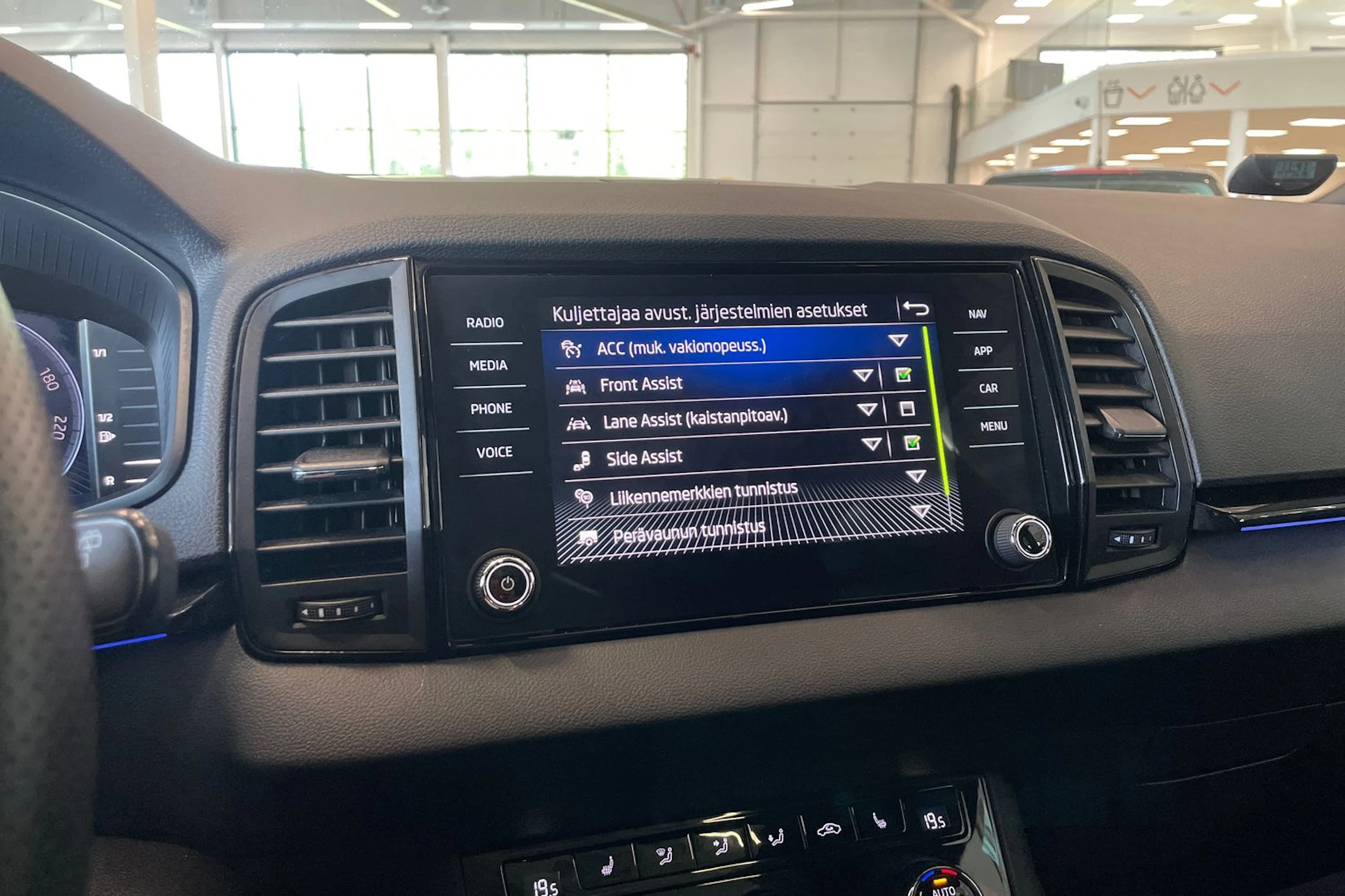 met. sininen Skoda Karoq 2022 kuva 32.