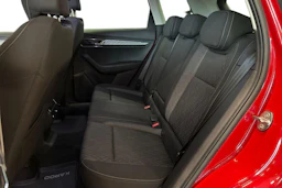 punainen Skoda Karoq 2022 kuva 8.
