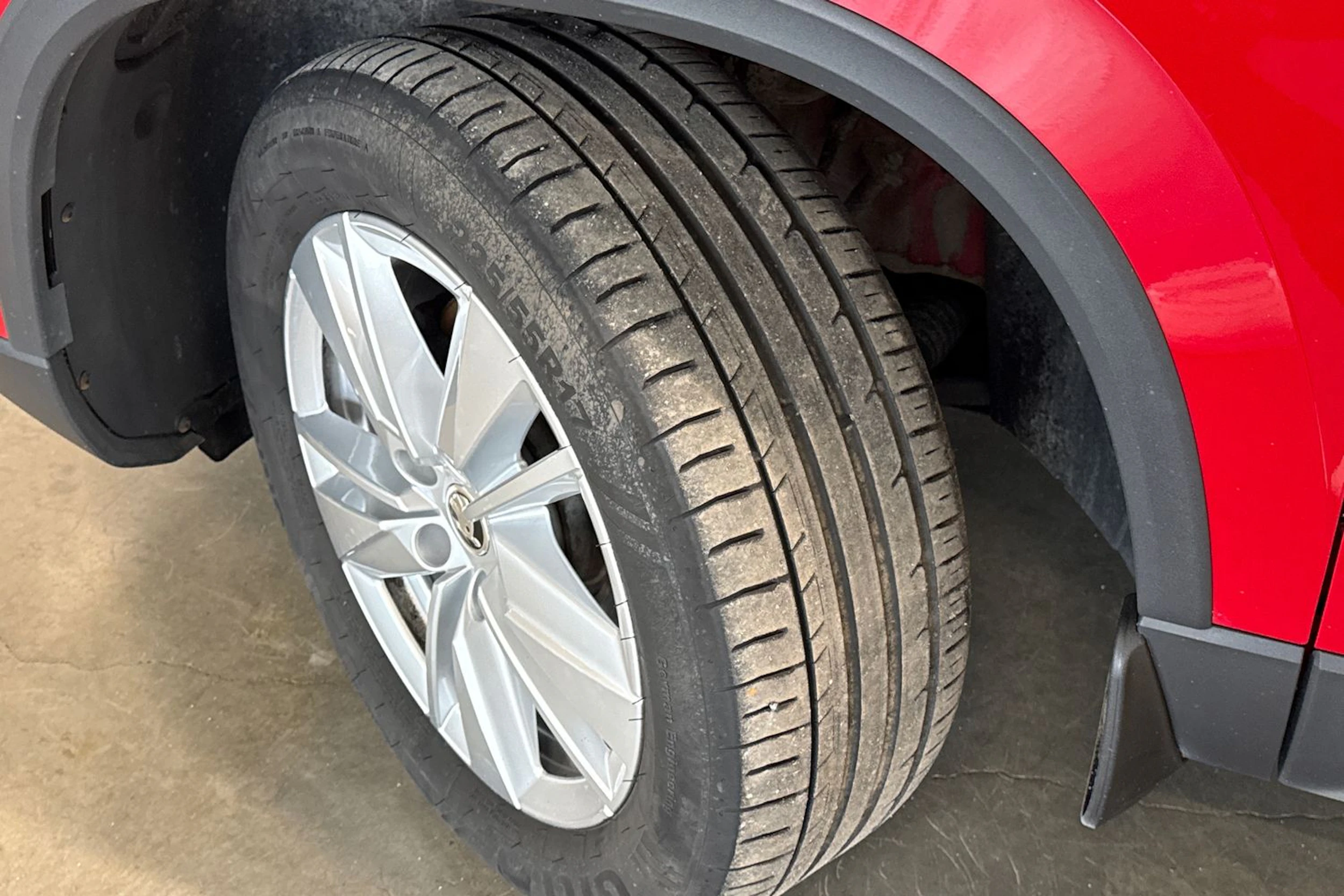 punainen Skoda Karoq 2022 kuva 10.