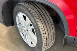 punainen Skoda Karoq 2022 kuva 10.