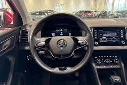 punainen Skoda Karoq 2022 kuva 11.