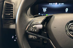 punainen Skoda Karoq 2022 kuva 12.