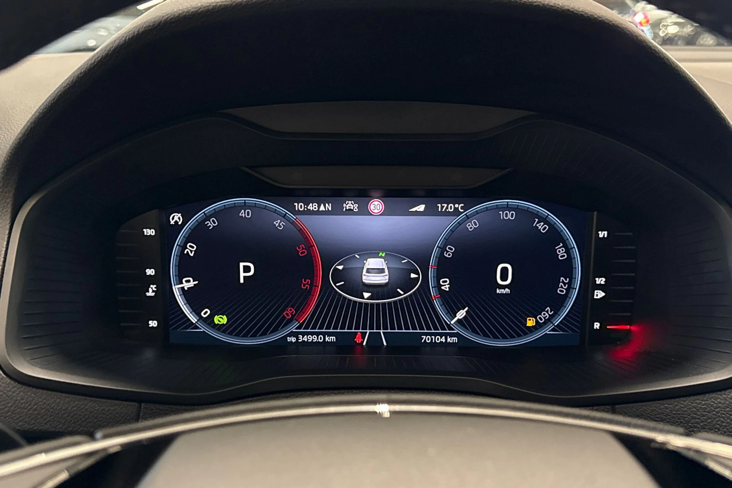 punainen Skoda Karoq 2022 kuva 16.