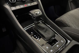 punainen Skoda Karoq 2022 kuva 17.