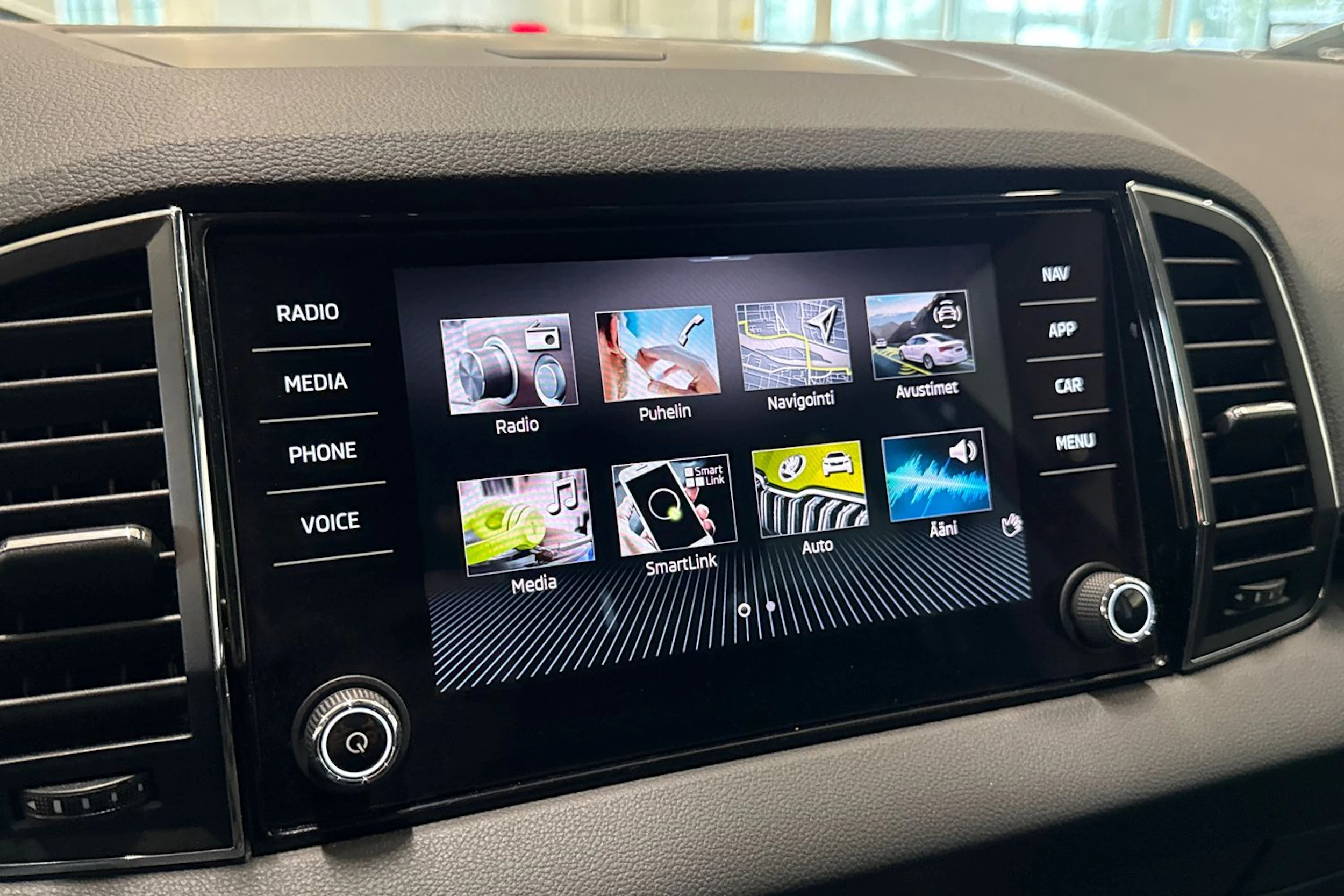 punainen Skoda Karoq 2022 kuva 19.