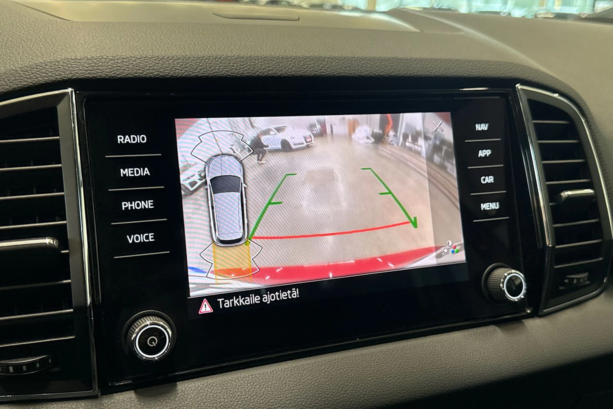 punainen Skoda Karoq 2022 kuva 21.