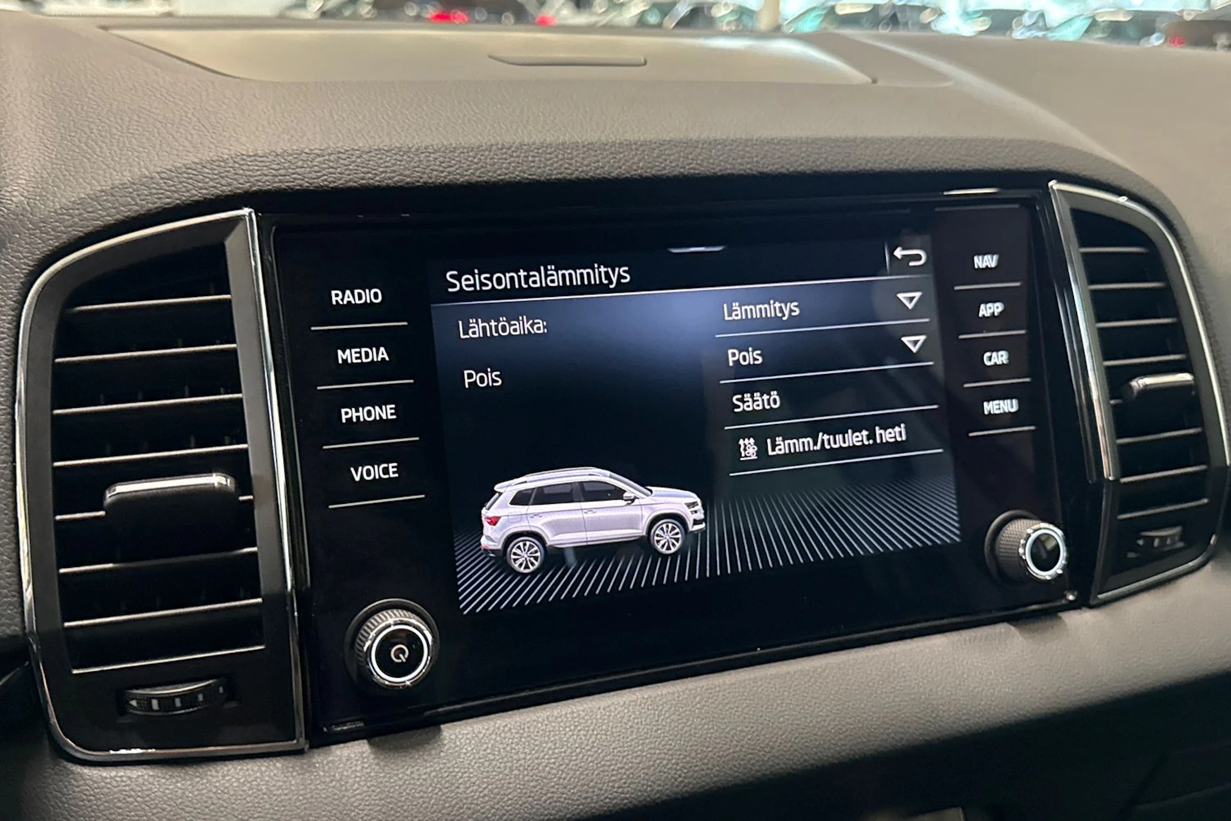 punainen Skoda Karoq 2022 kuva 25.