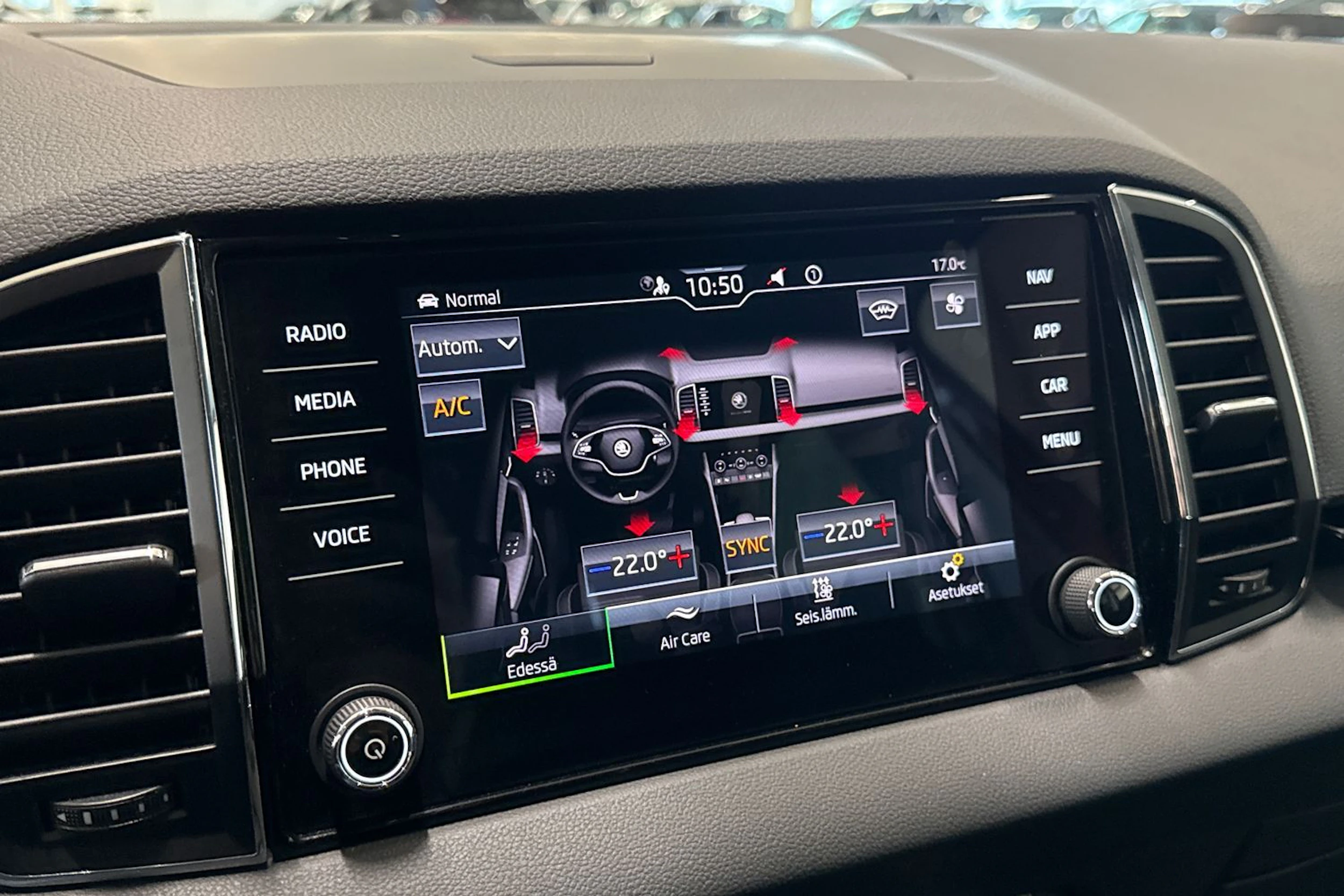 punainen Skoda Karoq 2022 kuva 26.