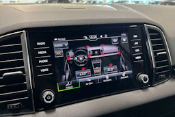 punainen Skoda Karoq 2022 kuva 26.