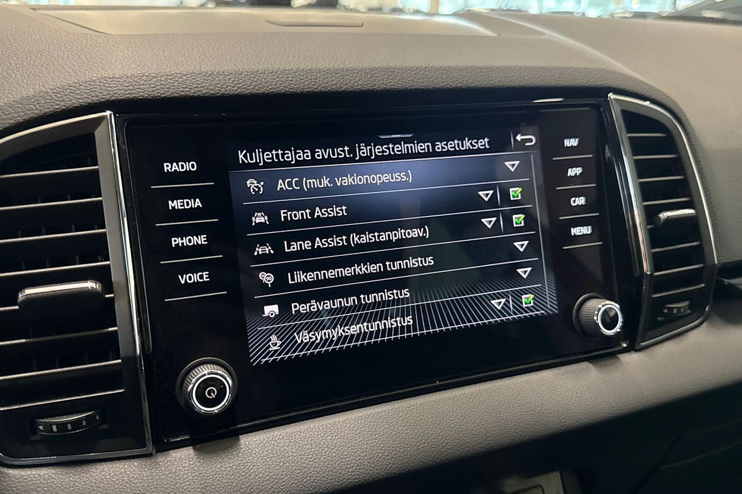 punainen Skoda Karoq 2022 kuva 27.