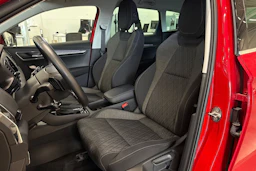 punainen Skoda Karoq 2022 kuva 28.