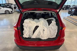 punainen Skoda Karoq 2022 kuva 29.