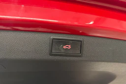 punainen Skoda Karoq 2022 kuva 30.