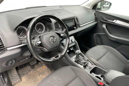valkoinen Skoda Karoq 2022 kuva 3.